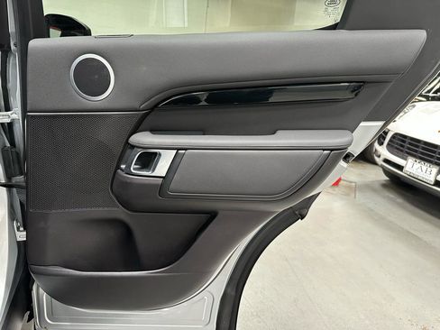 Used 2018 Land Rover Discovery SE AWD/4WD image 10