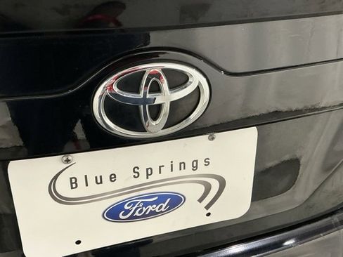 Used 2014 Toyota Camry SE image 5