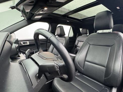 Used 2020 Ford Explorer XLT w/ Equipment Group 202A AWD/4WD image 16