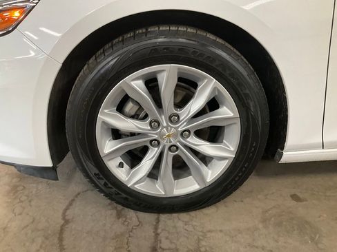 Used 2025 Chevrolet Malibu LT FWD image 11