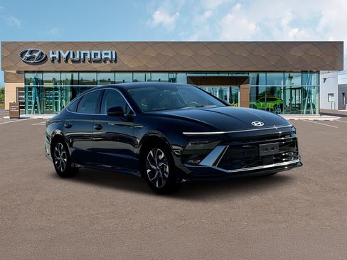 Certified 2025 Hyundai Sonata SEL AWD/4WD image 11