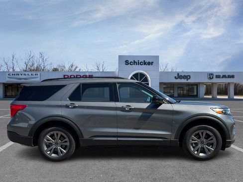 Used 2023 Ford Explorer XLT w/ Equipment Group 202A AWD/4WD image 2
