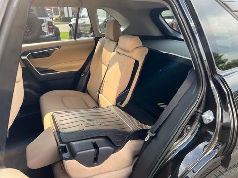 Used 2019 Toyota RAV4 LE w/ All Weather Liner Package AWD/4WD image 40