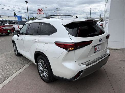 Certified 2021 Toyota Highlander Platinum AWD/4WD image 6