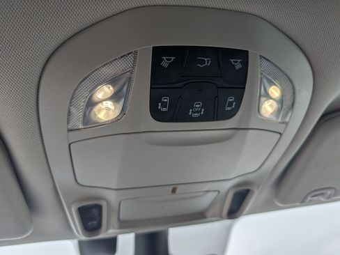 Used 2021 Chrysler Pacifica Limited w/ Uconnect Theater Family Group image 25