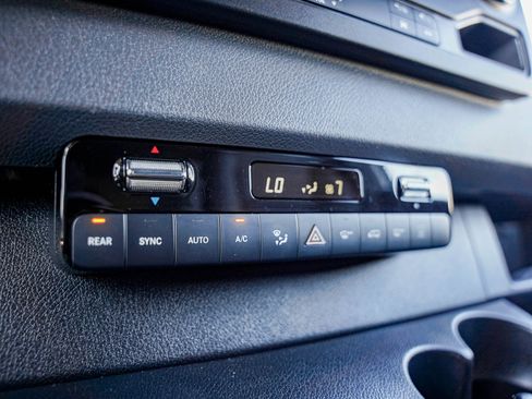 Used 2024 Mercedes-Benz Sprinter 2500 image 25