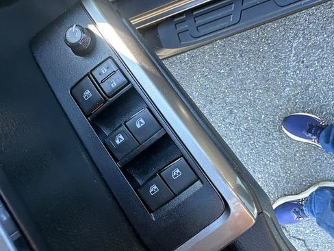 Used 2019 Toyota Tacoma Limited image 28