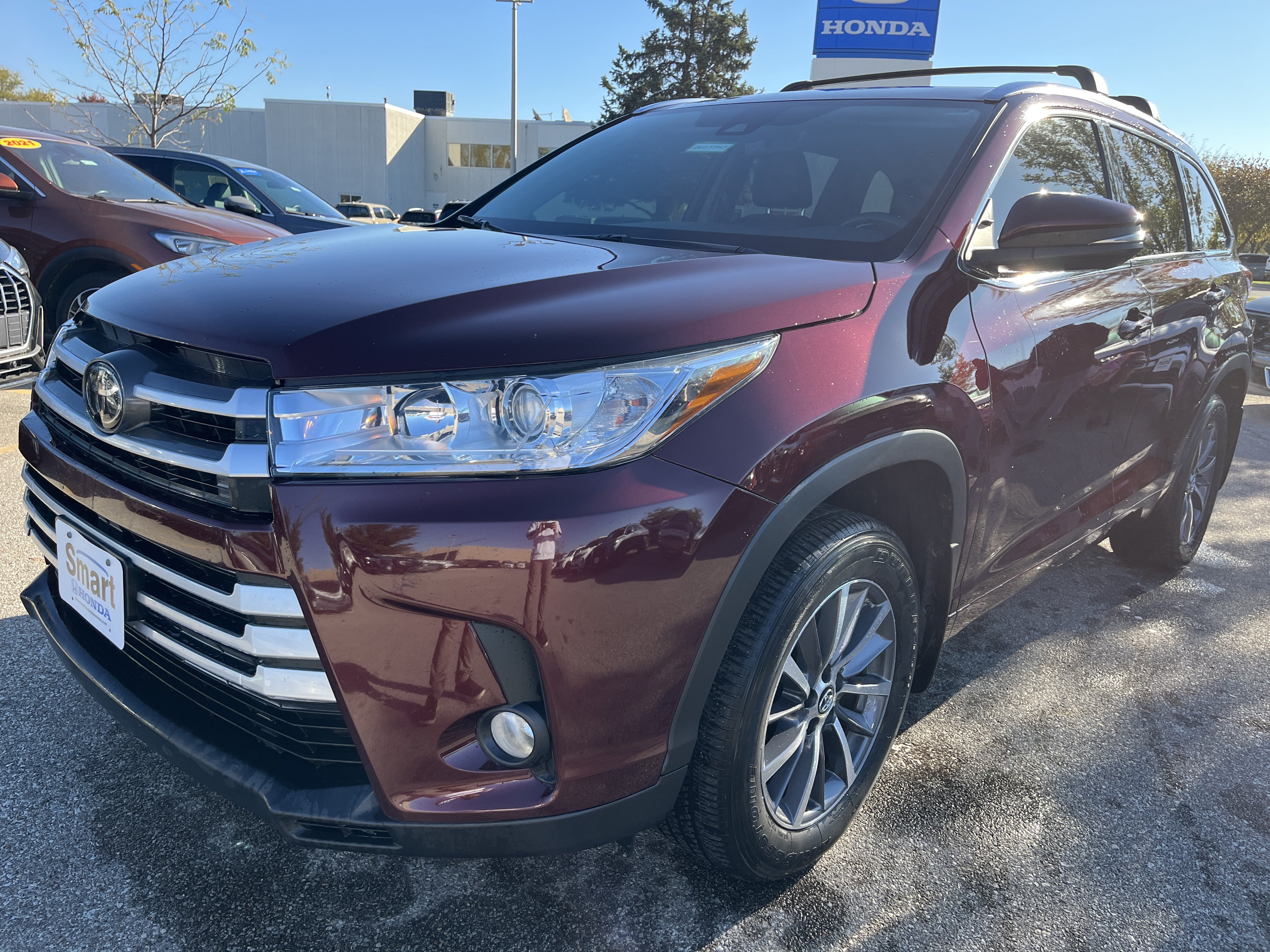 Used 2018 Toyota Highlander XLE FWD image 2