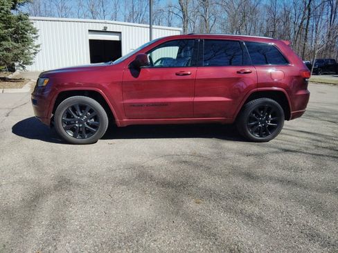 Certified 2018 Jeep Grand Cherokee Altitude image 2