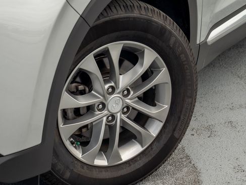 Used 2019 Hyundai Santa Fe SE AWD/4WD image 10