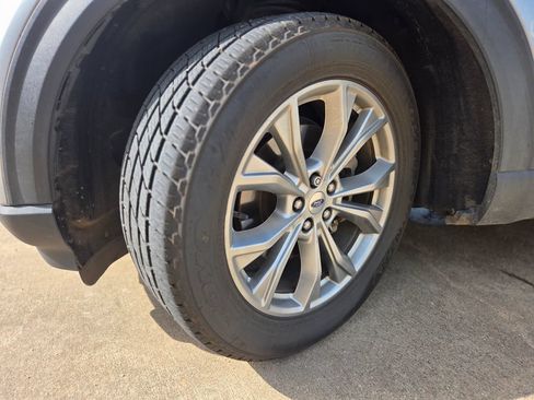 Used 2020 Ford Explorer XLT w/ Equipment Group 202A RWD image 32