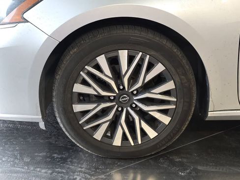 Used 2024 Nissan Altima 2.5 SV FWD image 12