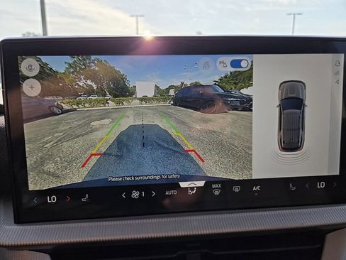 Used 2025 Ford Explorer Active RWD image 18