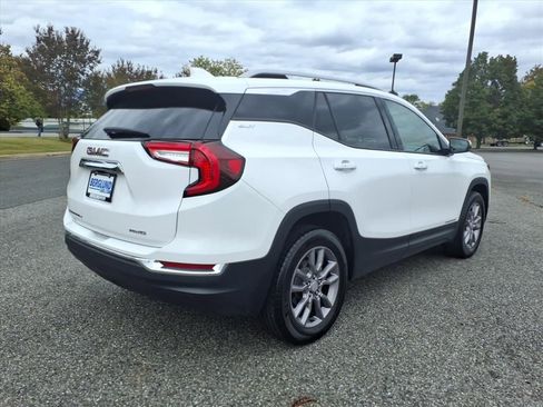 Used 2024 GMC Terrain SLT image 4