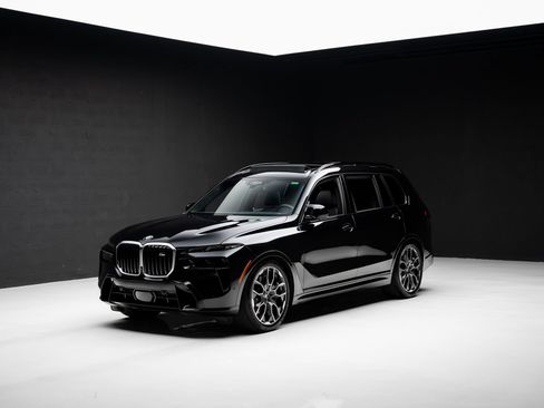 Used 2025 BMW X7 M60i AWD/4WD image 4