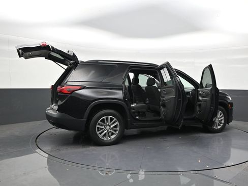 Used 2023 Chevrolet Traverse LT FWD image 28