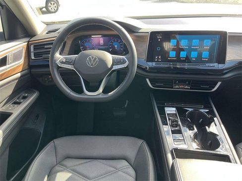 Used 2026 Volkswagen Atlas SE FWD image 17