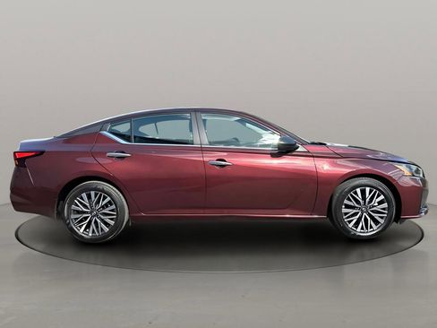 Used 2025 Nissan Altima 2.5 SV image 7