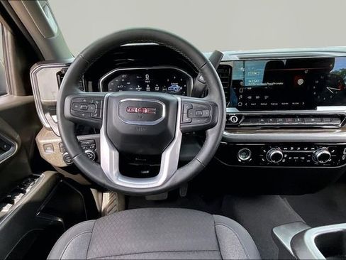Used 2024 GMC Sierra 1500 Elevation AWD/4WD image 8