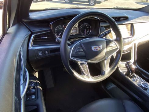 Used 2025 Cadillac XT5 Premium Luxury image 2