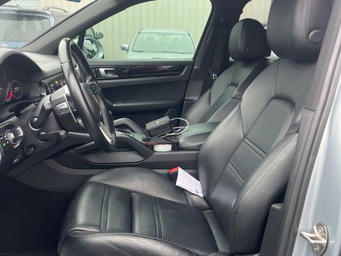 Used 2021 Porsche Cayenne AWD/4WD image 3