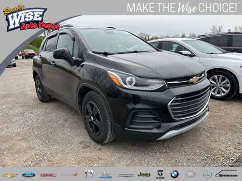 Used 2020 Chevrolet Trax LT w/ LT Convenience Package FWD image 1