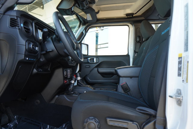 Used 2024 Jeep Wrangler Unlimited Rubicon 4xe AWD/4WD image 24