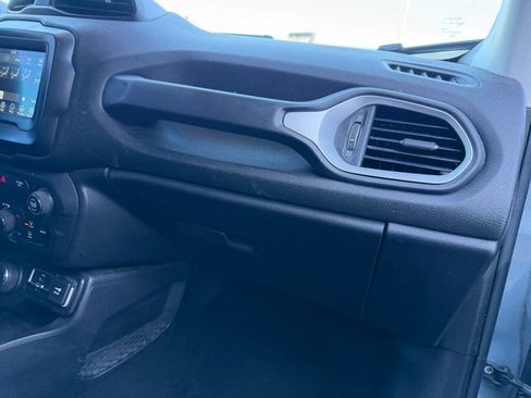 Used 2018 Jeep Renegade Latitude image 48