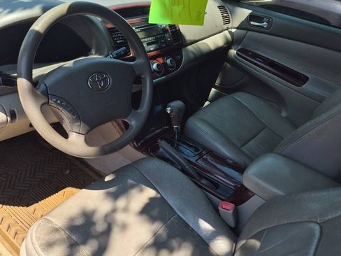 Used 2005 Toyota Camry LE FWD image 6