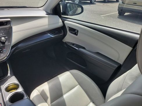 Used 2016 Toyota Avalon Limited image 17