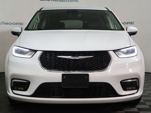 Used 2023 Chrysler Pacifica Touring-L FWD image 13