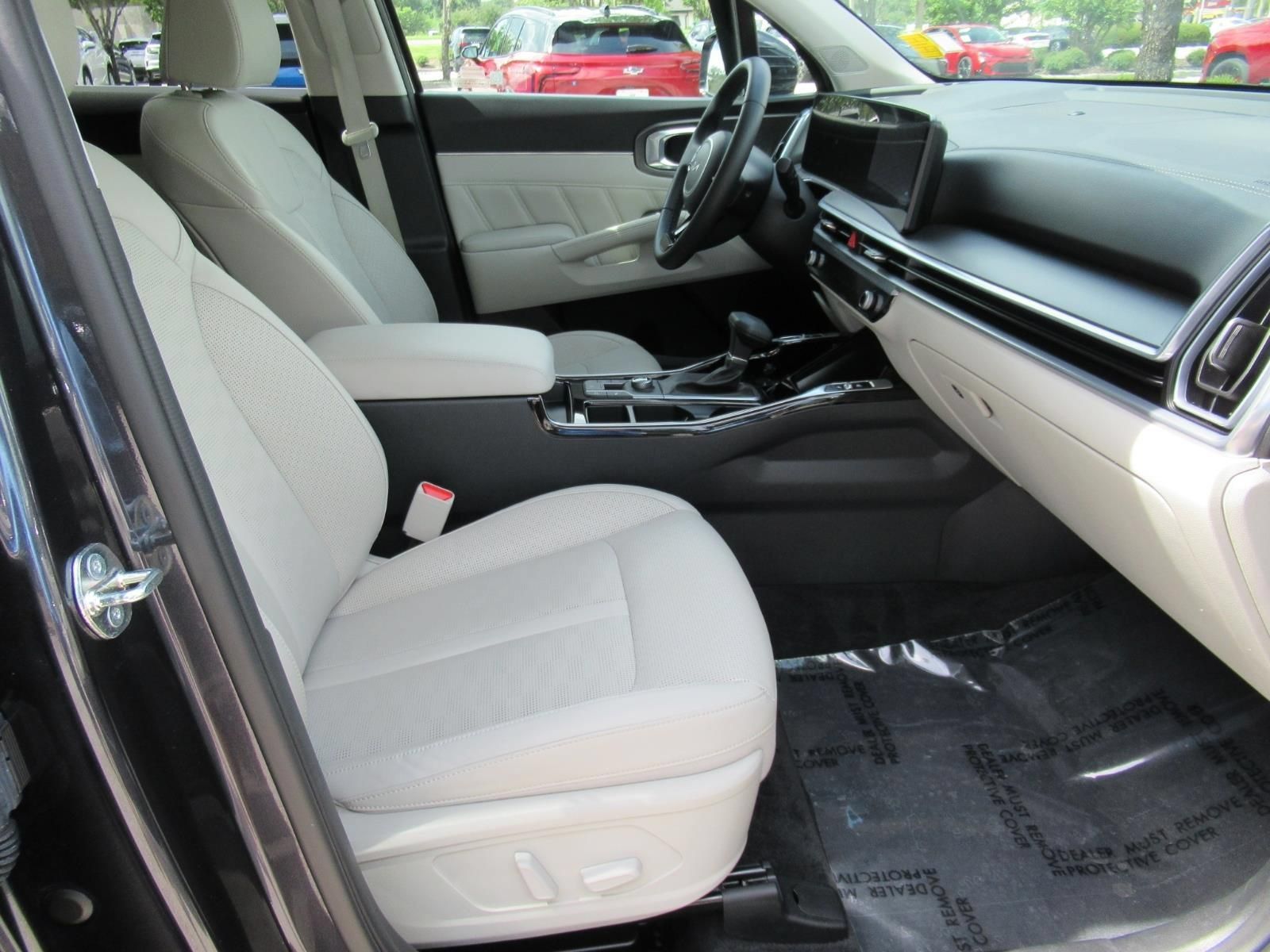 Used 2025 Kia Sorento SX FWD image 10