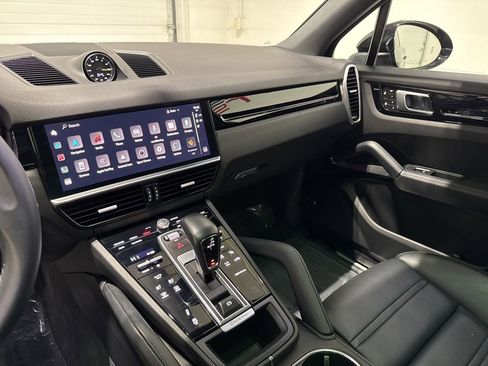Used 2023 Porsche Cayenne Base w/ Premium Package image 14