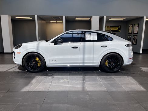 Used 2026 Porsche Cayenne GTS image 7