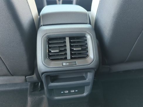 New 2026 Volkswagen Taos SE image 30