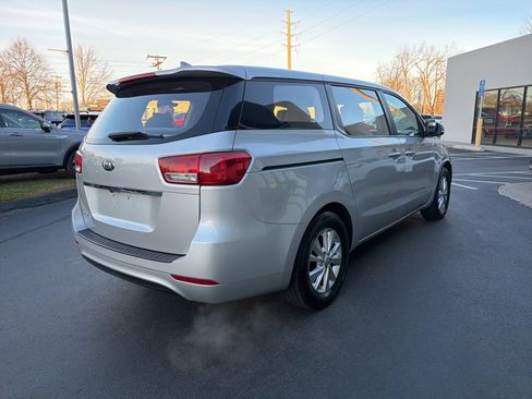 Certified 2018 Kia Sedona L image 6