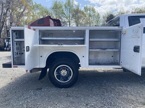 Used 2024 Chevrolet Silverado 3500 LT w/ Convenience Package image 65