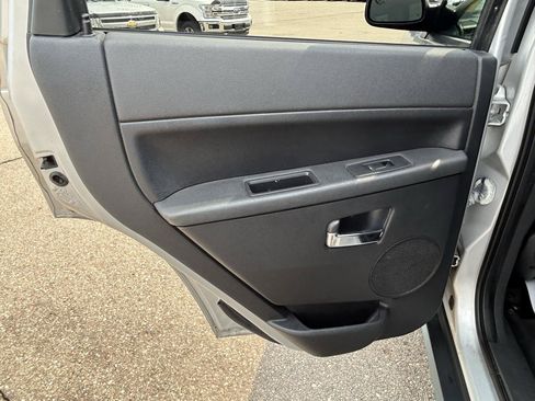Used 2009 Jeep Grand Cherokee Laredo AWD/4WD image 12