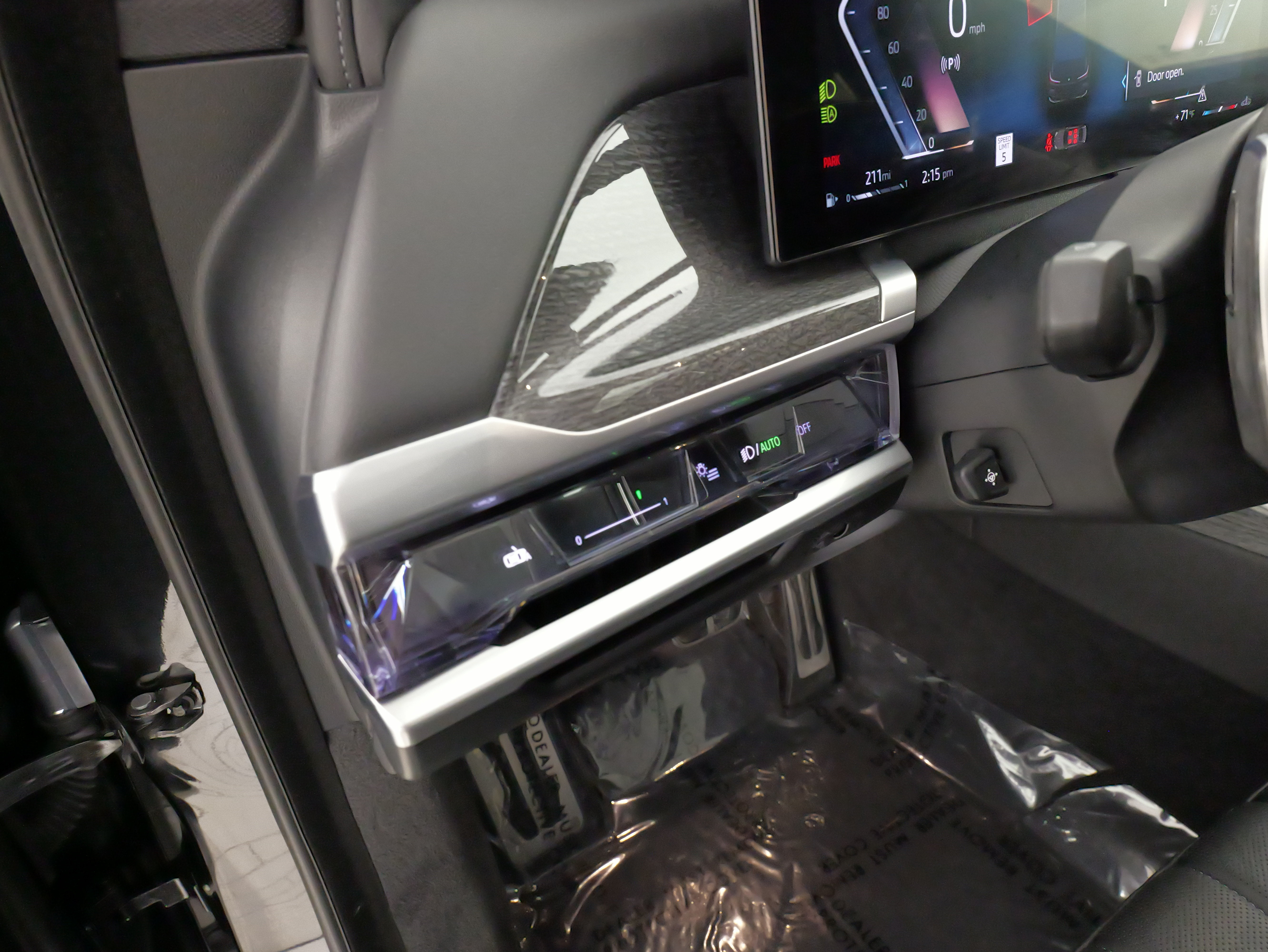Used 2023 BMW 740i w/ Executive Package RWD image 42