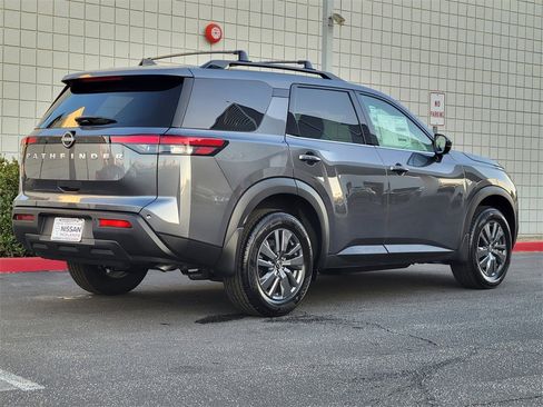 New 2025 Nissan Pathfinder SV image 2