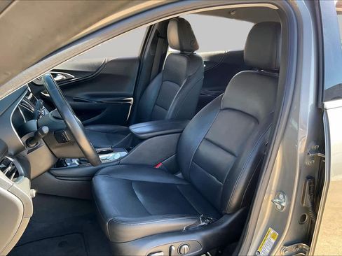 Used 2018 Chevrolet Malibu LT w/ Leather Package FWD image 8