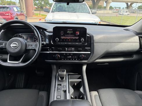 Used 2025 Nissan Pathfinder SV FWD image 14