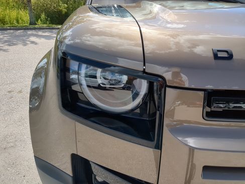 New 2026 Land Rover Defender 110 S image 9