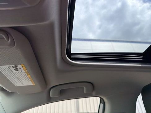 Used 2019 Toyota RAV4 XLE Premium image 9