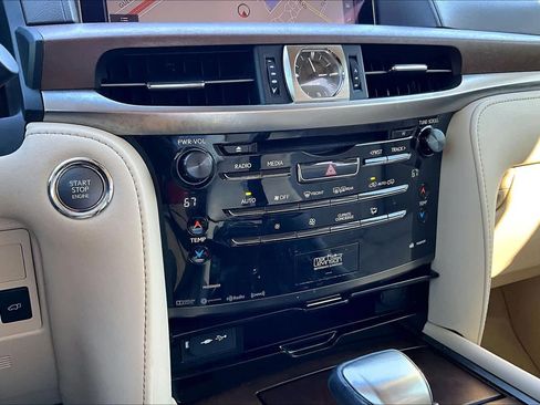 Used 2017 Lexus LX 570 4WD image 34