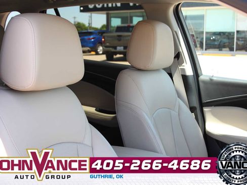 Used 2020 Buick Envision Essence FWD image 17