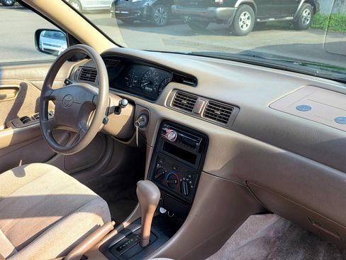 Used 2000 Toyota Camry LE FWD image 18