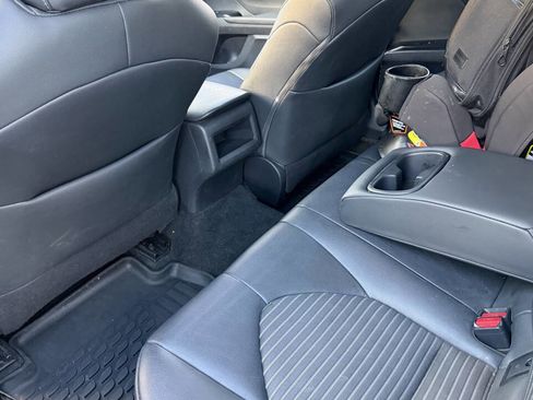 Used 2018 Toyota Camry SE w/ Moonroof Package image 15