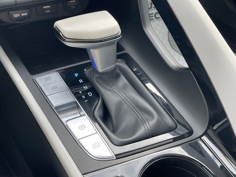 Used 2023 Hyundai Elantra Limited image 14