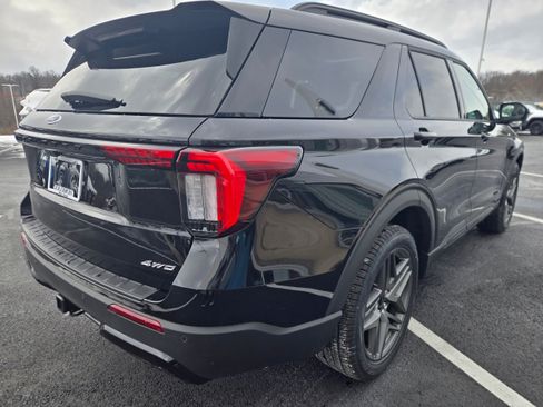 New 2026 Ford Explorer ST-Line w/ ST-Line Street Pack AWD/4WD image 5